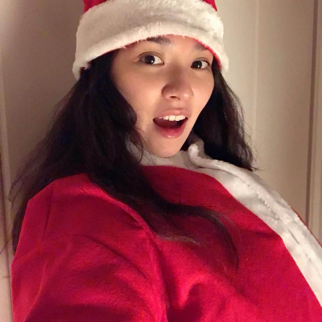野波麻帆さんのインスタグラム写真 - (野波麻帆Instagram)「. Merry Christmas ！！！ 素敵な1日をお過ごしください。 🎄💓🎄💓」12月25日 12時24分 - mahononami