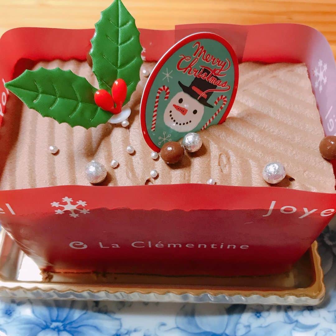 望月りささんのインスタグラム写真 - (望月りさInstagram)「メリークリスマス🎄🐶❤️ ベリーちゃんクリスマスカットしてもらいました(*´꒳`*) ベリーのケーキのが豪華。。笑 ペロッと食べちゃいました🤣  今日はかぐやに出勤します(^^) 一緒にクリスマスをお祝いしましょう🥂❤️ #クリスマス #愛犬 #ケーキ」12月25日 12時25分 - mochizuki_0715