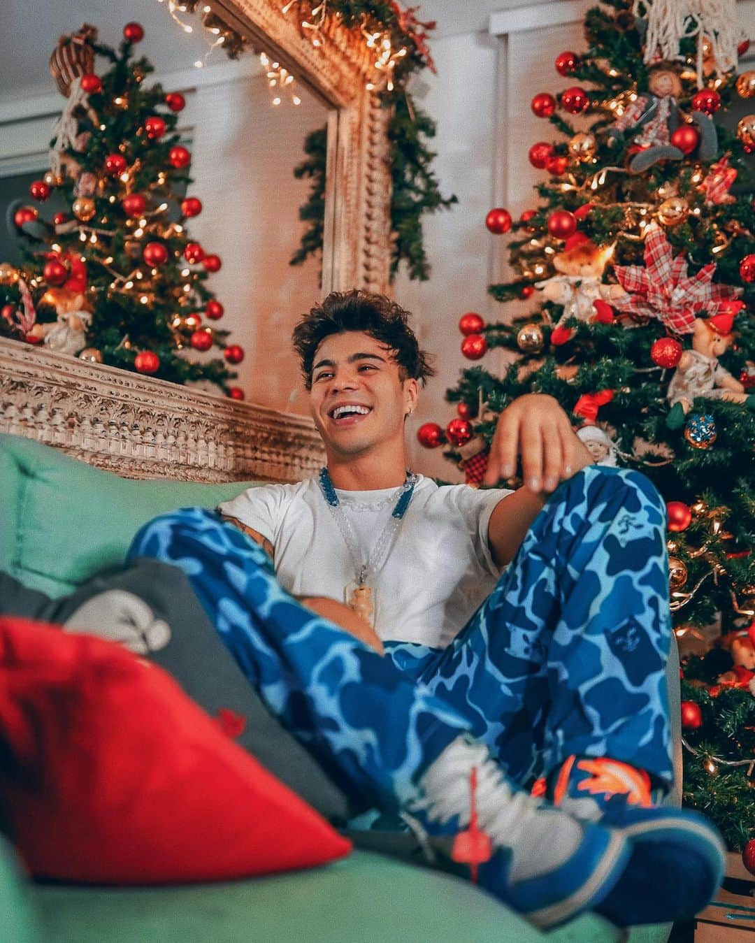 Sebastián Villalobosさんのインスタグラム写真 - (Sebastián VillalobosInstagram)「NAVIDAD 🎄🎁✨.」12月25日 12時50分 - sebas