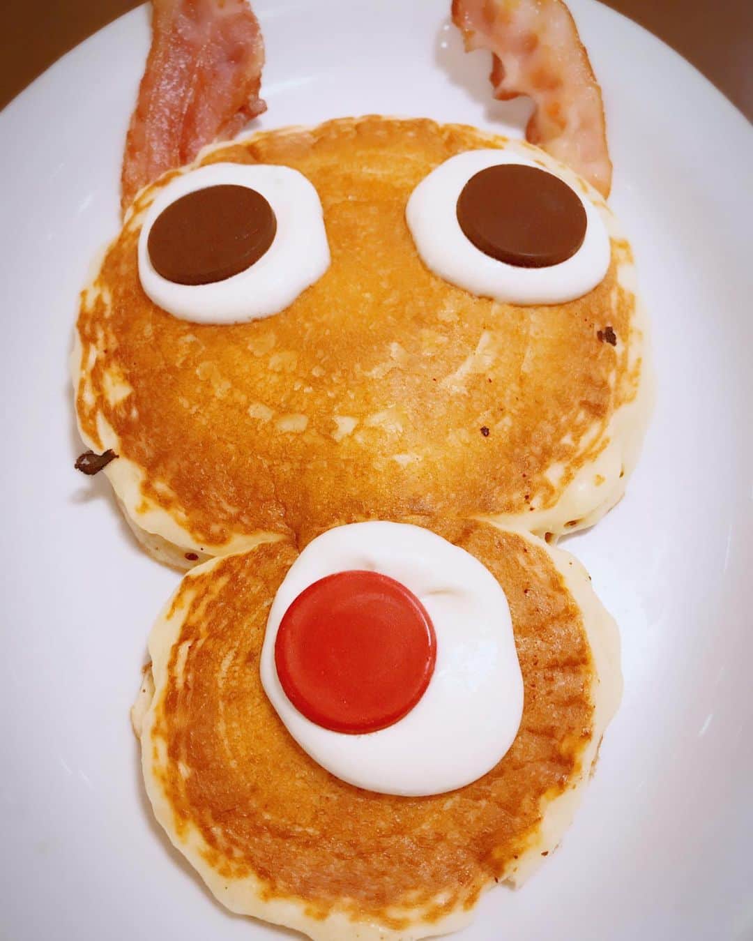 クリスティン・クオさんのインスタグラム写真 - (クリスティン・クオInstagram)「Reindeer pancake anyone?  Merry Christmas ~ 🌹🌹🌹 #pancake #staypositive #positivevibes #正能量 #苟芸慧 #christmas」12月25日 12時47分 - joyfulck