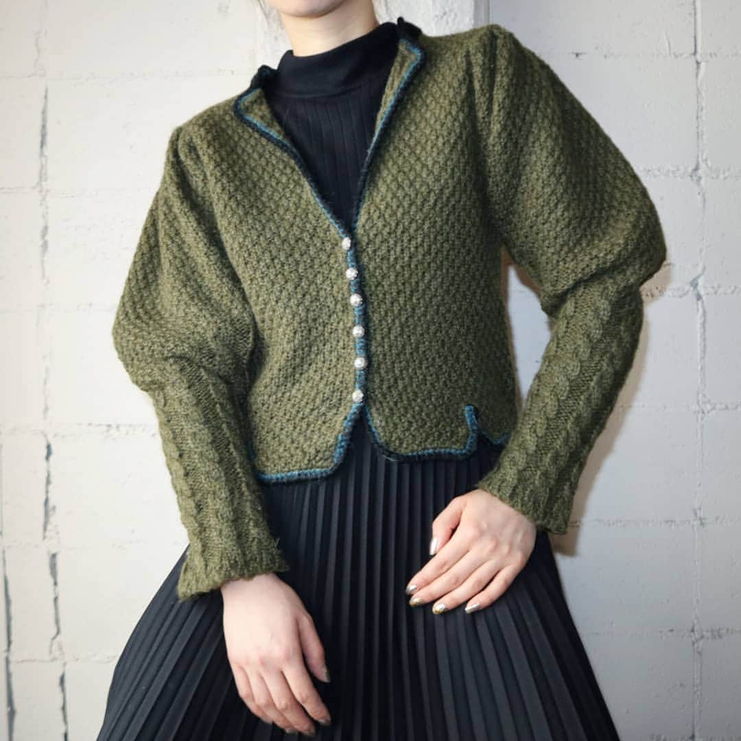 吉祥寺 古着屋 Orfeoのインスタグラム：「Vintage Tyrolean Cardigan  #orfeo #kichijoji #tokyo #vintage #used #fashion #coordinate #outfit  掲載商品のお問い合わせはメールにて承っております。コメント、DMでのお問い合わせは受け付けておりませんのでご了承ください。」