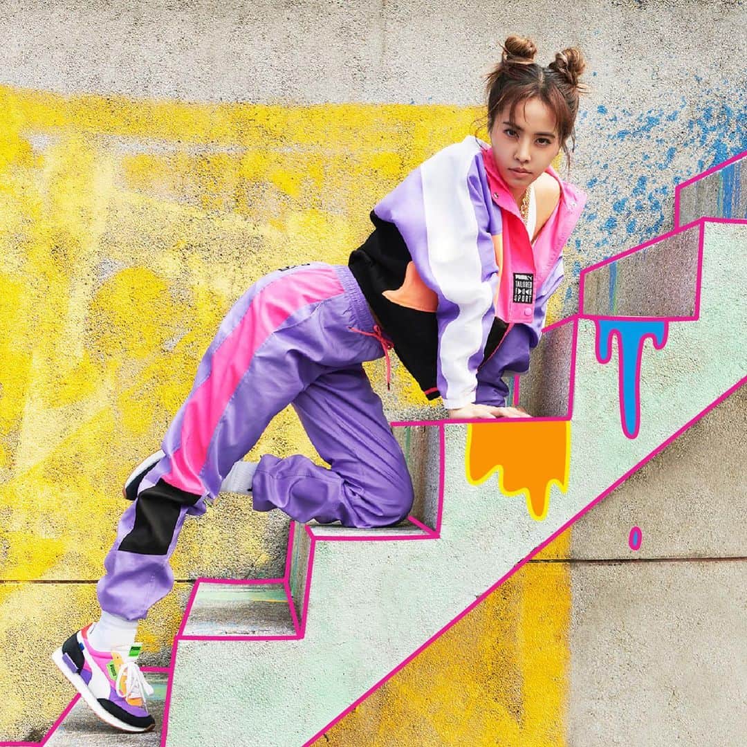 Vogue Taiwan Officialさんのインスタグラム写真 - (Vogue Taiwan OfficialInstagram)「#voguefashionnow﻿ ﻿ Jolin蔡依林將正式加入 PUMA 品牌代言人行列！這一系列形象照既展現出Jolin的獨特性感，也展現出 @puma 的潮流風格。﻿ ﻿ @jolin_cai 與PUMA 攜手的首發震撼彈更預告了 2020 新玩色主義的運動時尚旋風即將颳起，80 年代紅極一時的 PUMA Rider 鞋款玩色大變身，準備好入手🔥﻿ ﻿ #蔡依林 #Puma #jolintsai #puma女力 #pumafuturerider ﻿ ﻿ 🖊#sandyis3d」12月25日 12時57分 - voguetaiwan