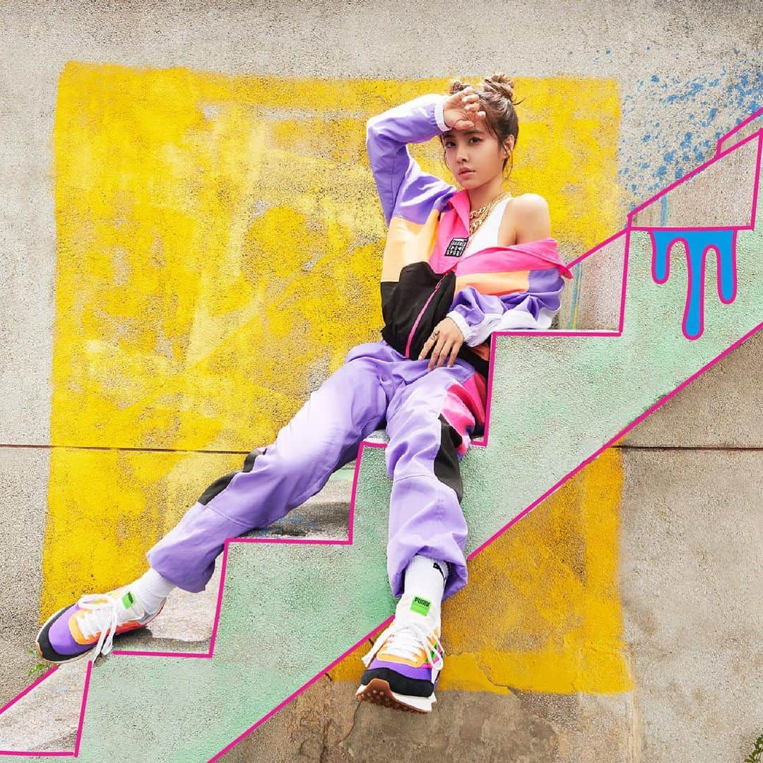 Vogue Taiwan Officialさんのインスタグラム写真 - (Vogue Taiwan OfficialInstagram)「#voguefashionnow﻿ ﻿ Jolin蔡依林將正式加入 PUMA 品牌代言人行列！這一系列形象照既展現出Jolin的獨特性感，也展現出 @puma 的潮流風格。﻿ ﻿ @jolin_cai 與PUMA 攜手的首發震撼彈更預告了 2020 新玩色主義的運動時尚旋風即將颳起，80 年代紅極一時的 PUMA Rider 鞋款玩色大變身，準備好入手🔥﻿ ﻿ #蔡依林 #Puma #jolintsai #puma女力 #pumafuturerider ﻿ ﻿ 🖊#sandyis3d」12月25日 12時57分 - voguetaiwan