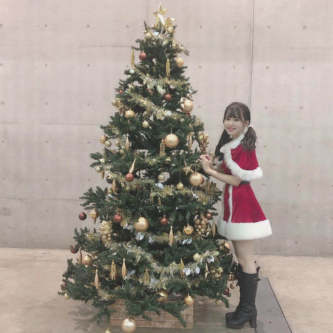 前田彩佳さんのインスタグラム写真 - (前田彩佳Instagram)「Merry X'mas🎄🎁🌟﻿ ﻿ ＊＊＊＊＊＊＊＊＊＊﻿ ﻿ #メリークリスマス #クリスマス #クリスマスツリー  #サンタさん  #サンタコス」12月25日 13時07分 - _ayaka1218