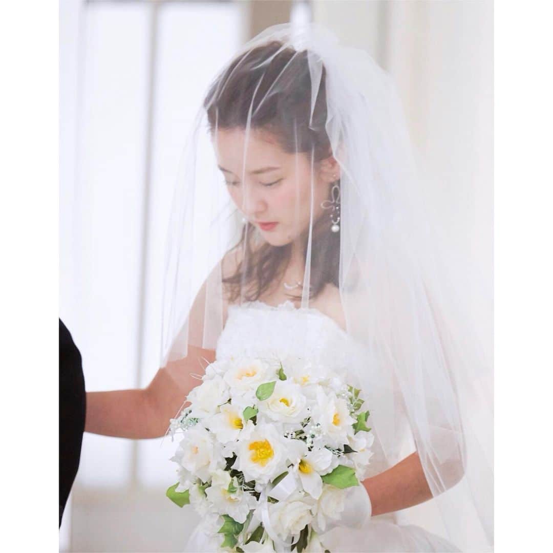 生田佳那のインスタグラム：「いつもみてくださっている方々へ。  令和元年5月1日に結婚しました。 そして、入籍前の年始に家族みんなで結婚式を挙げました！  もうすぐ式から1年… ご報告が今になってしまったこと、ごめんなさい。  生田佳那  #結婚報告 #結婚式#wedding #プレ花嫁」