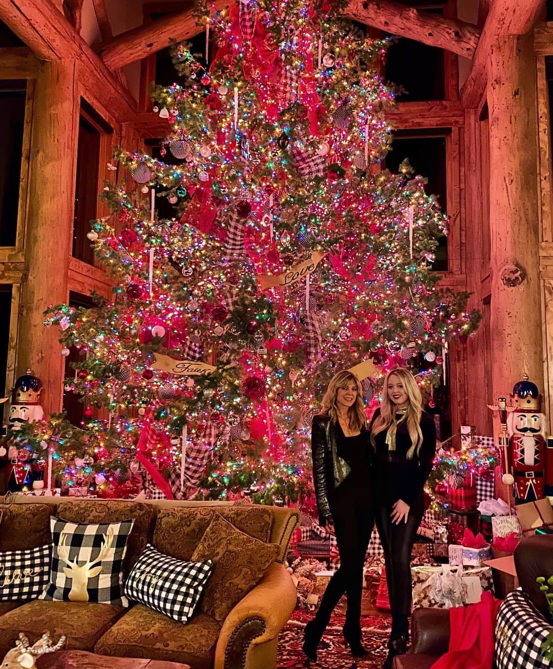 ティファニー・トランプのインスタグラム：「The night before Christmas ❄️🎄❤️」