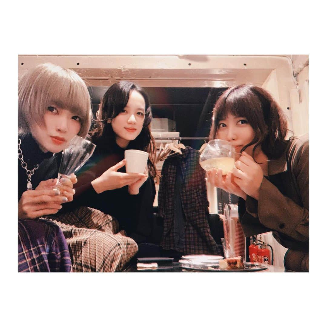 廣瀬茜さんのインスタグラム写真 - (廣瀬茜Instagram)「クリスマスはドラム女子会🥁🌟🎄 3人で久々に集まれて嬉しかったし、毎年恒例行事にしたいぐらい楽しかった🥰 またすぐ会おう！！！！ .」12月25日 23時59分 - akane_bandmaid