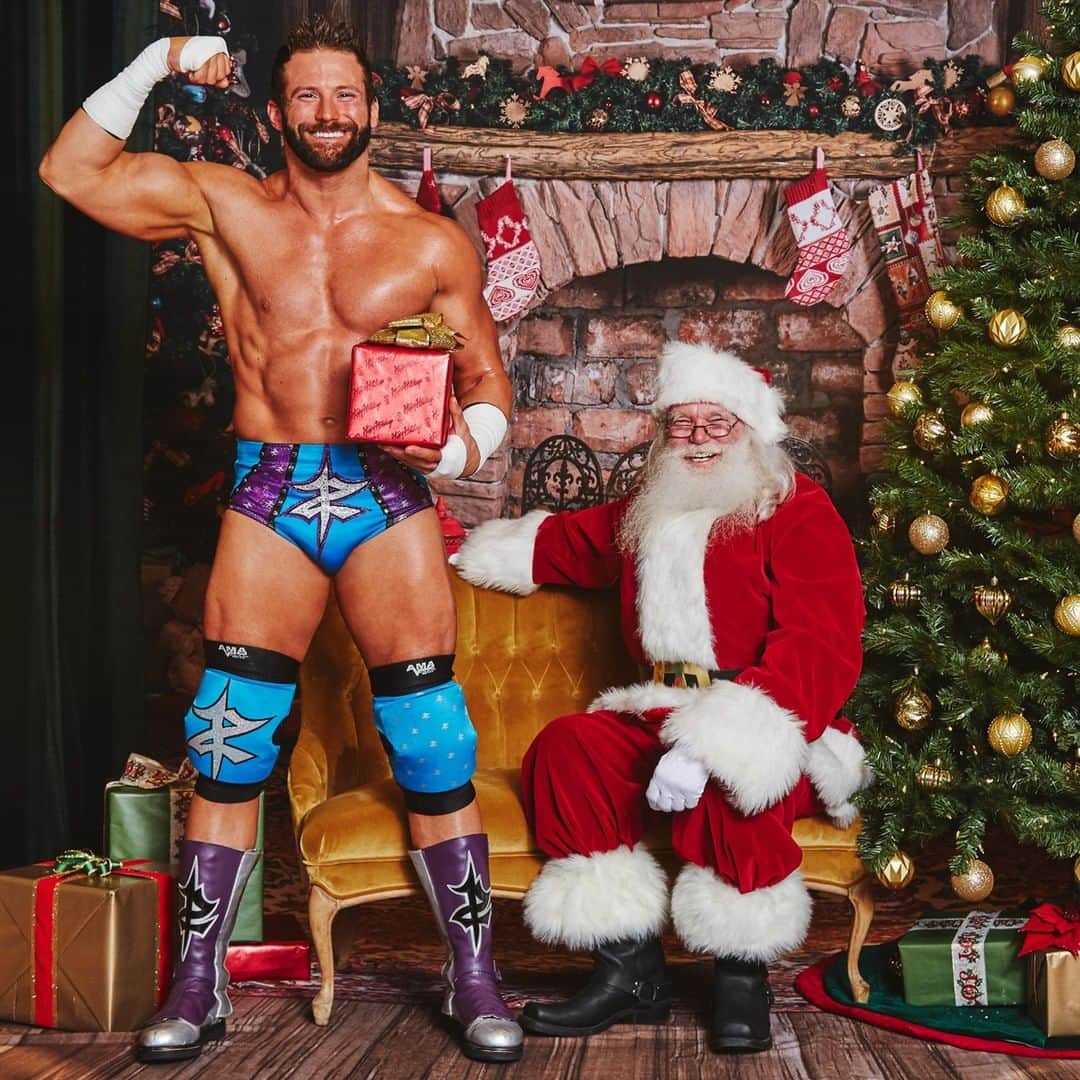 WWEさんのインスタグラム写真 - (WWEInstagram)「Tag yourself on this #Christmas morning... #MerryChristmas, WWE Universe!」12月26日 0時00分 - wwe