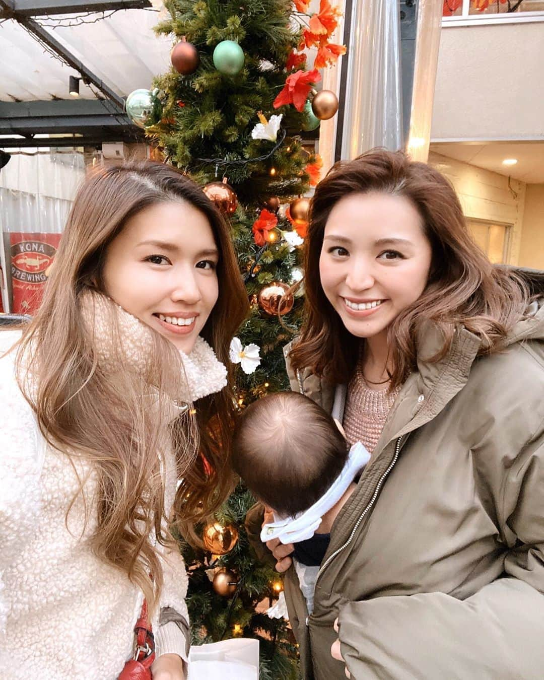 杉ありささんのインスタグラム写真 - (杉ありさInstagram)「クリスマス終わっちゃう前に🎄✨ 大好きな @hien211_ とツリーの前で撮ったものも❤️ 今年も色んな話を共有しながら、でもただただハッピーしかない時間をいつもありがとう🎁💕 #大人になるとなかなか本当に気の合う友達に出逢うって難しかったりするよね #貴重な出逢いを大切に💛 #一生もの🌈」12月26日 0時01分 - itsmeariiisa