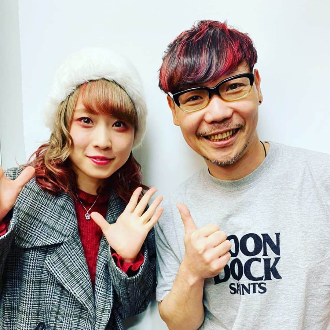 日高央さんのインスタグラム写真 - (日高央Instagram)「サンプリエ/Charlesノゾミ嬢の紹介でフリーランス美容師ユウシュンによるカラーリングby赤🟥✨ 普段はCeleste下北沢にいるから寄ってみ〜orバイオのリンクから予約お願い出来るんで老若男女分け隔てなくお試しあれ〜💇‍♀️💇‍♂️✂️✨ #HairStyling #Lets #Stay #Bleached #Forever #and #StayPunkForever #with #サワトユウシュン #サンプリエ #Charles #TheStarbems」12月25日 22時29分 - hidakatoru