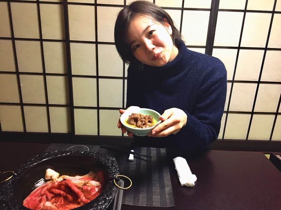 林有紀奈のインスタグラム：「すき焼きクリスマス、うれしくて〜。 にんまり止まらず。笑 ‼️🐃☺️🎄🤲🏼 #こればかりは抑えられません #大好物はすき焼きです☺️🤲🏼」