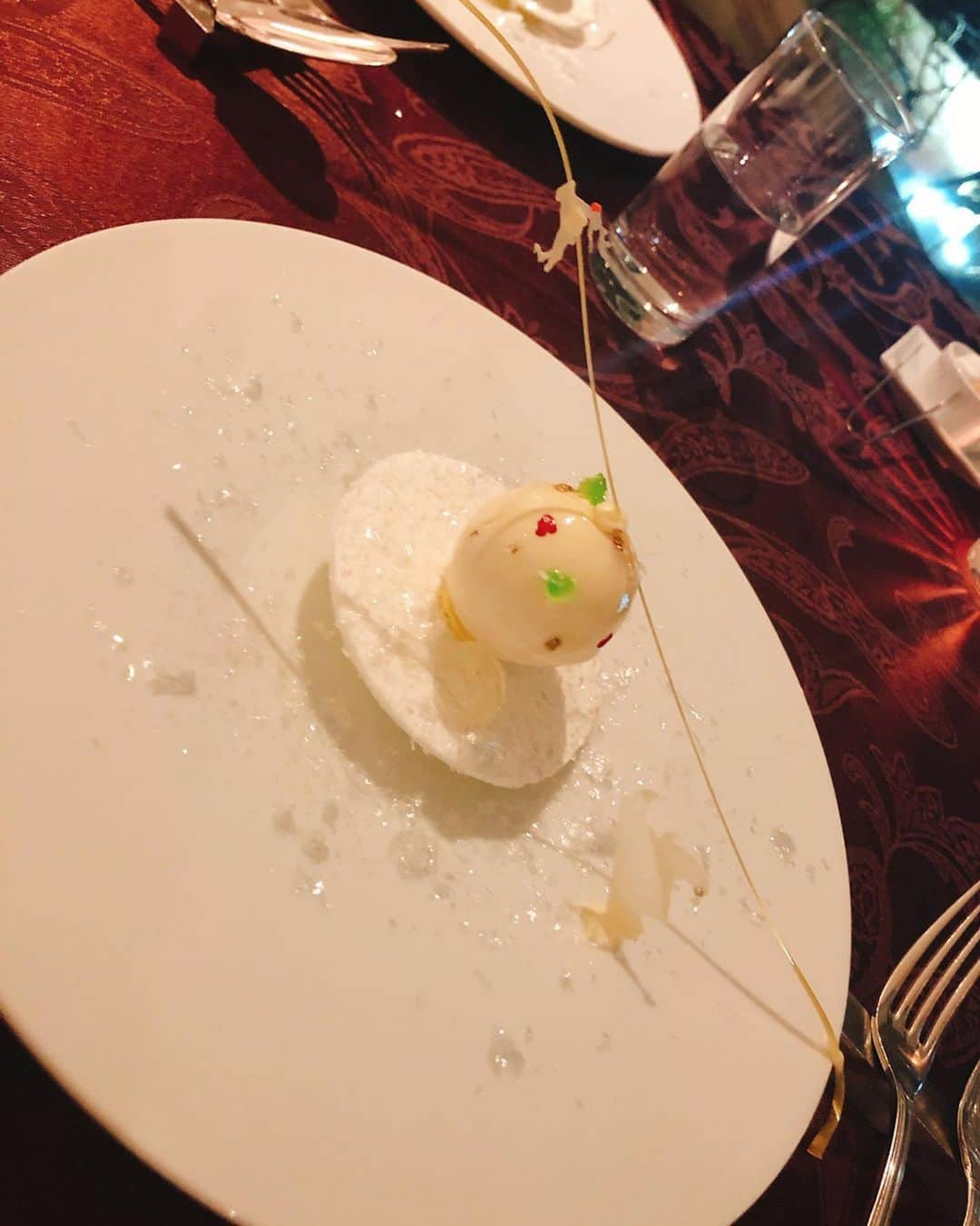 YUKAさんのインスタグラム写真 - (YUKAInstagram)「Merry Christmas 🎅🎄💓 大好きなQEDへ🍽 wineのペアリングもしてもらって大満足🥰🍷 また行きたいな✨ ごちそうさまでした😋💕 . #christmas #xmas #qedclub #夫婦」12月25日 22時47分 - yukarolly