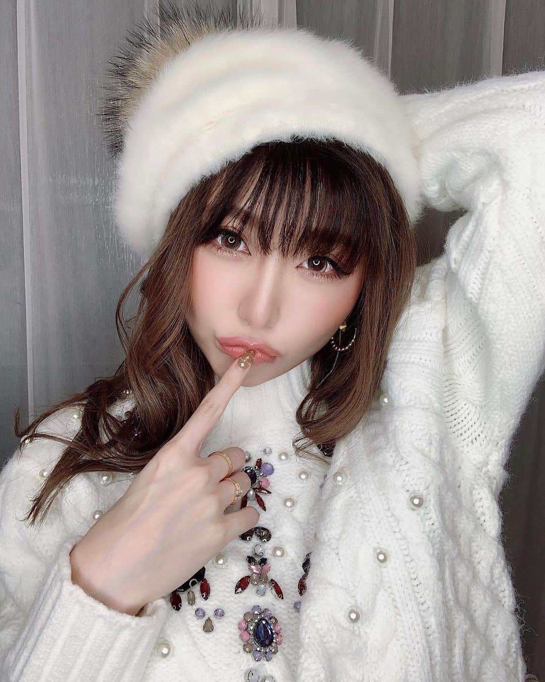 春咲ひなたさんのインスタグラム写真 - (春咲ひなたInstagram)「💕🎁🎄𝙼𝚎𝚛𝚛𝚢 𝚇'𝚖𝚊𝚜🎄🎁💕 . ケンタッキー売り切れてた悲しい🥺 売れるの分かってるんだから いっぱい仕入れて欲しいよー🥺💭 #お金じゃ買えない物がある . . ケンタッキー…🍗 . #メリークリスマス #ケンタッキー#食べたかった#売り切れ #泣ける#いや#泣いてる #絶対#明日食べる #関係ない#それは#ただのケンタッキー . #雪だるま#コーデ#冬コーデ#もふもふ#キラキラ#ニット」12月25日 22時48分 - hinatanuki