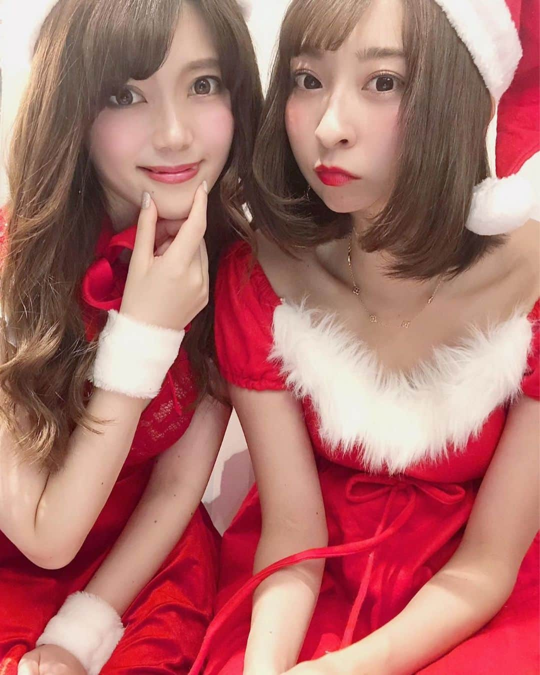 山田あかりさんのインスタグラム写真 - (山田あかりInstagram)「クリスマスが終わると次は年越し！﻿ 一年早いねー😌♥ 載せきらない写真たち🥰  #メリクリ #メリークリスマス #女子会 #サンタコス #サンタ #サンタさん #サンタコスプレ #メリクリ🎄 #女子会コーデ #クリスマス #クリスマスパーティー #クリスマス会 #クリスマスイブ #コスプレ #渋谷 #ビックエコー #ビックエコー渋谷 #カラオケ #メリークリスマス🎄 #楽しい #いいね返しは絶対 #シュガー #撮影 #フリーモデル」12月25日 22時50分 - akari030201