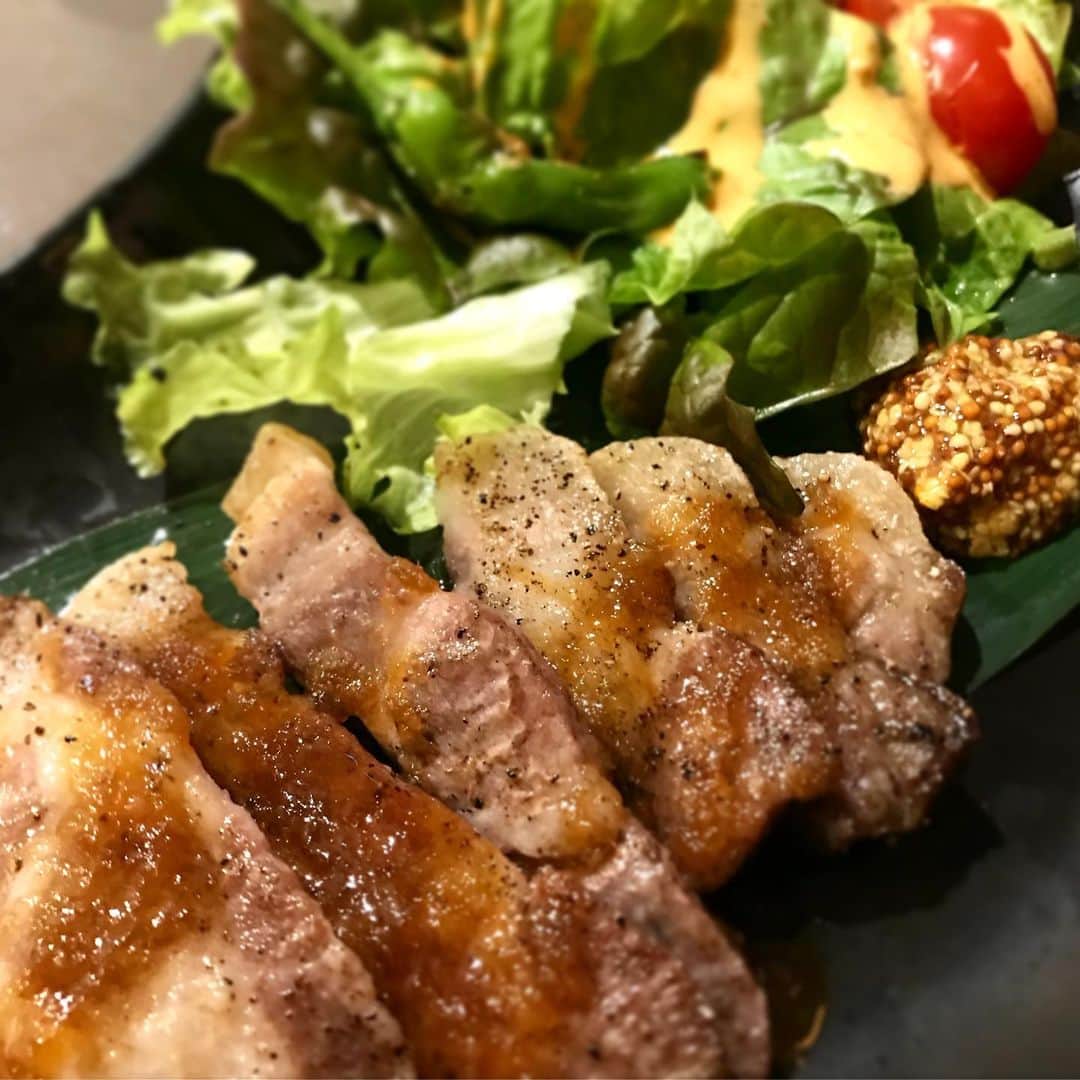 hanatsubaki029のインスタグラム：「イベリコ豚の炭火焼🐷❤️ 日本酒でもワインでもどちらでも合います！ . #イーマ#花椿#個室#梅田#大阪#和食#instagood #instafood #photographer #osaka#居酒屋#宴会#ブライダル#記念日#ハイボール#赤玉パンチ#日本酒#日本酒好き#女子会#美味しい賄い#SAKE#米活#宇和島鯛めし#自然薯#秋#いいね👍」