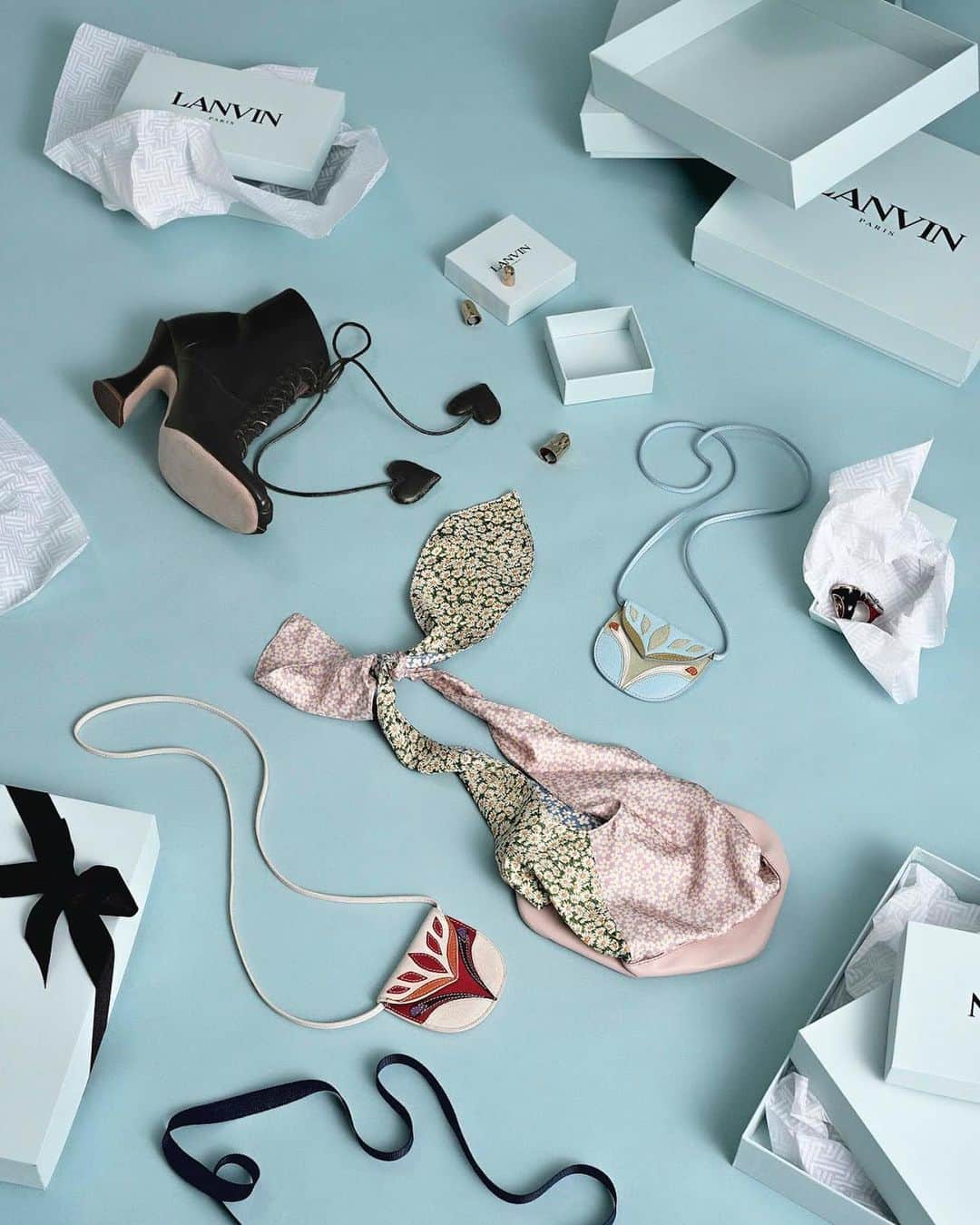 ランバンのインスタグラム：「About last night... Happy holidays from Lanvin. #LanvinHOLIDAYS #Lanvin」