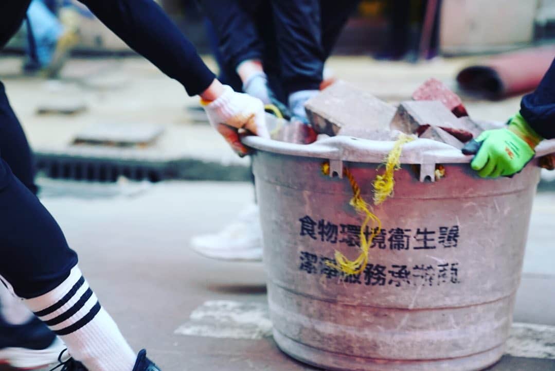 堀潤さんのインスタグラム写真 - (堀潤Instagram)「「こんなはずじゃなかった。でも、諦めない。」 映画「わたしは分断を許さない」より  #standwithhongkong #香港加油 #わたしは分断を許さない」12月25日 23時15分 - junhori79