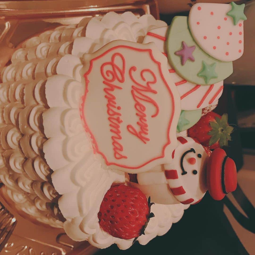 三田麻央のインスタグラム：「この砂糖菓子ほとんど一人で食べた😄 #ダイエットは明日から」