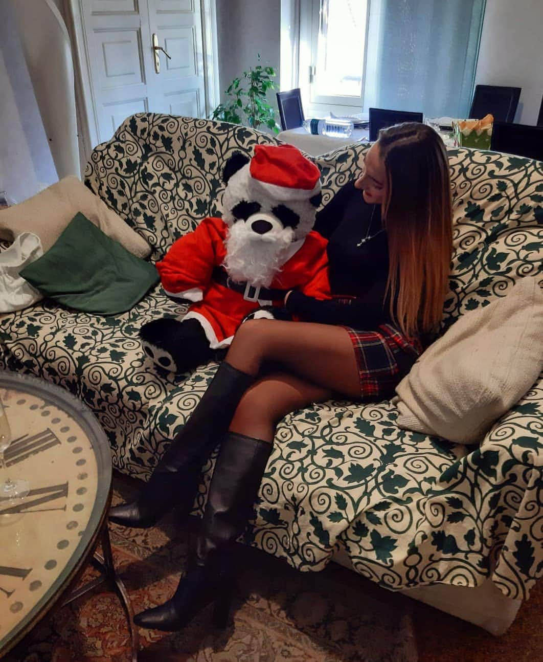 ヴィットリア・レペットのインスタグラム：「Santa Is Here 🐼🎅🎄 #merrychristmas」