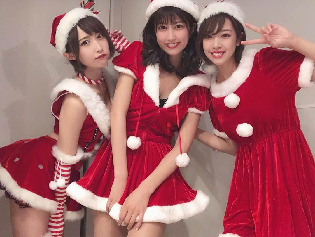 島田玲奈さんのインスタグラム写真 - (島田玲奈Instagram)「. Merry Xmas🎄🎅🎁 . イヴは大好きな2人とピザパーティーしながらM-1見て、プレゼント交換して過ごしました🥰💮 . 玲奈のサンタコスは @malymoon1991 さんの！とってもデザインが凝ってて、めためた可愛いの🥺❤️ . みんなもXmas楽しみましたか？？ . #xmas #クリスマス #サンタコス」12月25日 23時32分 - smd_rn321