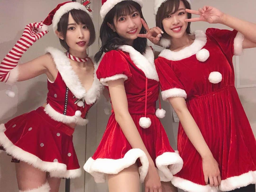 島田玲奈さんのインスタグラム写真 - (島田玲奈Instagram)「. Merry Xmas🎄🎅🎁 . イヴは大好きな2人とピザパーティーしながらM-1見て、プレゼント交換して過ごしました🥰💮 . 玲奈のサンタコスは @malymoon1991 さんの！とってもデザインが凝ってて、めためた可愛いの🥺❤️ . みんなもXmas楽しみましたか？？ . #xmas #クリスマス #サンタコス」12月25日 23時32分 - smd_rn321