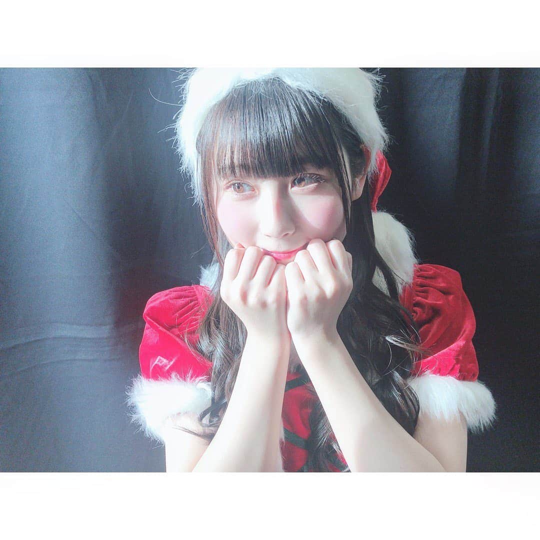 井上瑠夏さんのインスタグラム写真 - (井上瑠夏Instagram)「クリスマス おわるのかなしいなあ。😢 . .  #クリスマス  #あと少し #光もれ #さきさんがたくさん撮ってくださりました 〜〜（；＿；）♡」12月25日 23時33分 - ruka_inoue48