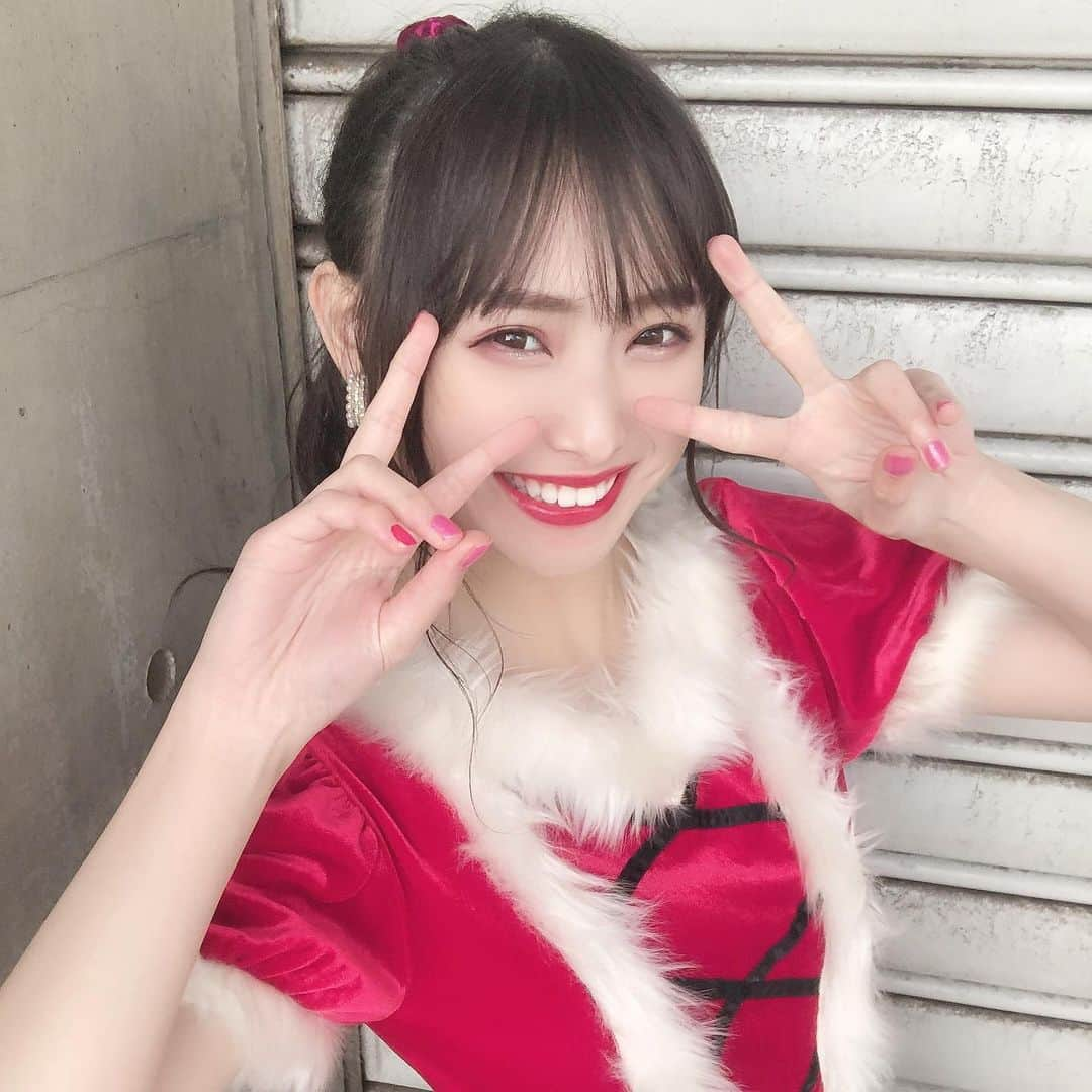 梅山恋和さんのインスタグラム写真 - (梅山恋和Instagram)「#557 #メリークリスマス #サンタコス  #ココナサンタ #メリクリ #🎄🎁 #滑り込みセーフ🤣🤣 #ギリギリ間に合った #おもち映え」12月25日 23時33分 - cocona_umeyama