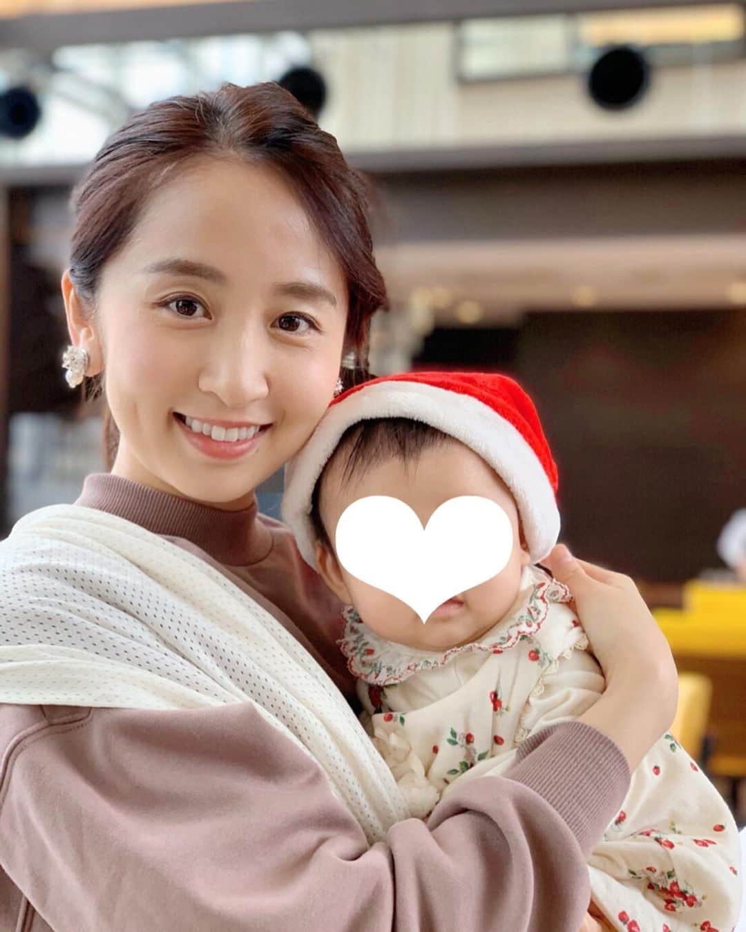 小野恵美のインスタグラム：「クリスマスネタが続いてます🎅  今日はママ友さんたちとのクリスマス会でした🎄🍽 妊娠中から仲良くしていただいて、同じ月齢の赤ちゃんたちは初対面👶 母子ともに皆元気で会えて良かったです♡♡ #ママ友 #クリスマス会 #赤ちゃん #baby #babygirl #女の子ベビー #女の子ママ #赤ちゃんのいる生活」