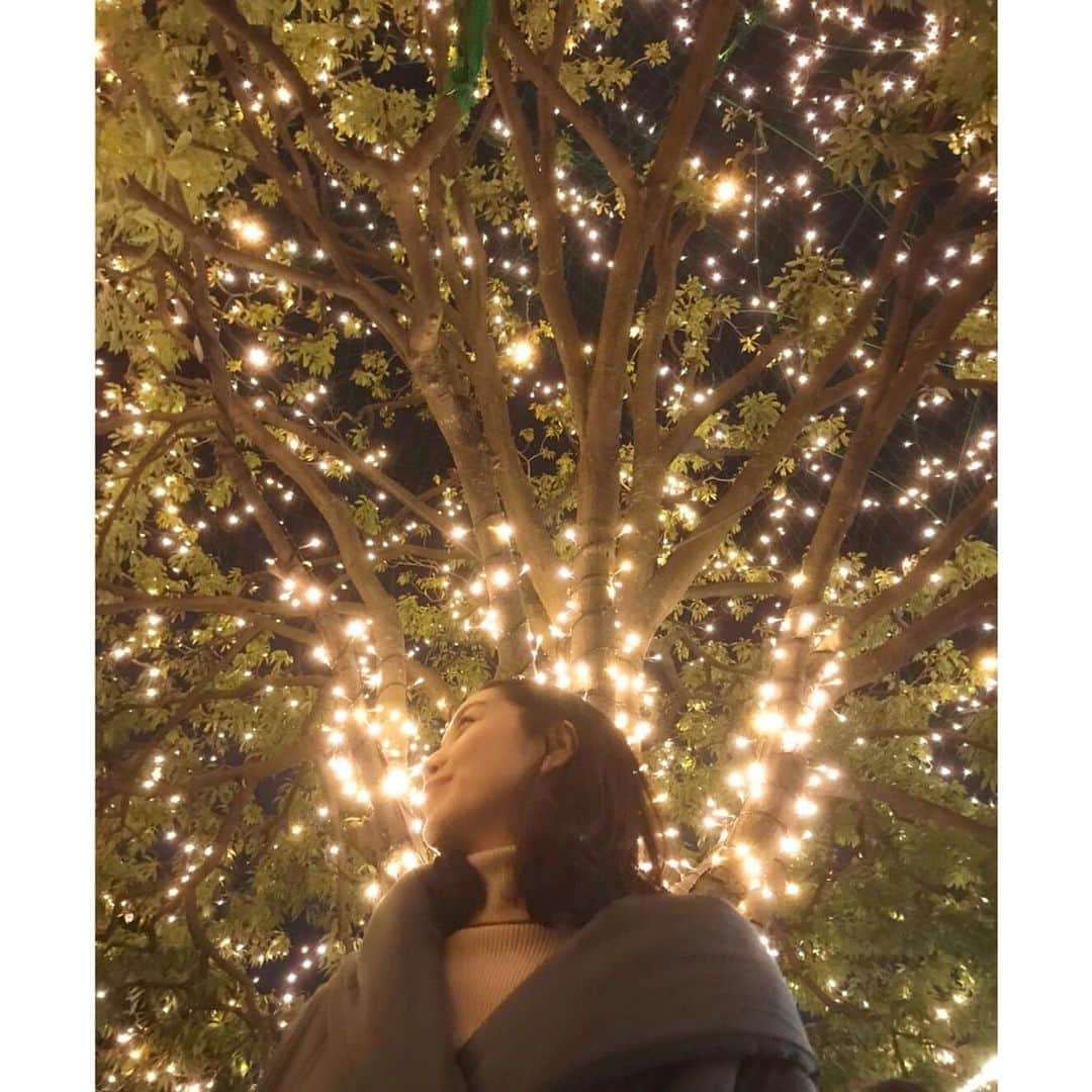 のインスタグラム：「残りわずかですが…✨ みなさま、どうぞ素敵なクリスマスをお過ごし下さい🌸✨ Happy Merry Christmas💖🎄🎉🎅💖 #ポンコツになる前の写真 #メリークリスマス🎄  #merrychristmas  #父の手術で急いで病院へ #お父さんがんばれ #お父さんなら大丈夫  #まゆサンタからの贈り物  #みんなに幸せあれ  #iwishhappinessforeveryone  #kitakimayu #キタキマユ」