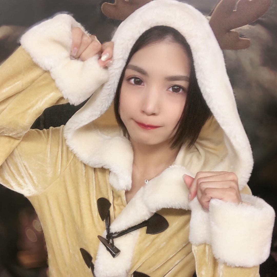 ゆうきのインスタグラム：「こちらにも載せとく〜。 #merrychristmas #xmas #トナカイ #メリークリスマス #コスプレ #ショートヘア #ショートカット」