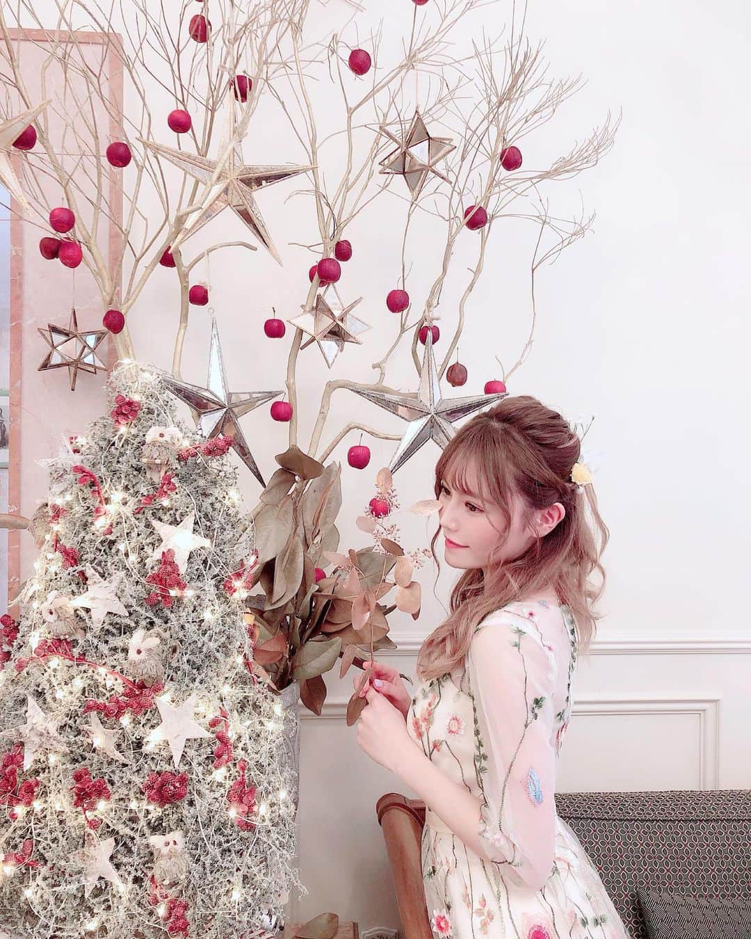 込山榛香さんのインスタグラム写真 - (込山榛香Instagram)「Merry Christmas🎂🎁🍷﻿ ﻿ ﻿ ﻿ 皆さんはどんなクリスマスを過ごしましたか？﻿ ﻿ ﻿ 私はイブは握手会→HKTさんとクリスマスパーティー﻿🎄 ﻿ 今日はお仕事﻿⭐️ ﻿ ﻿ ﻿ #christmas #クリスマス #クリスマスパーティー ﻿ ﻿」12月25日 23時50分 - komiharu_official