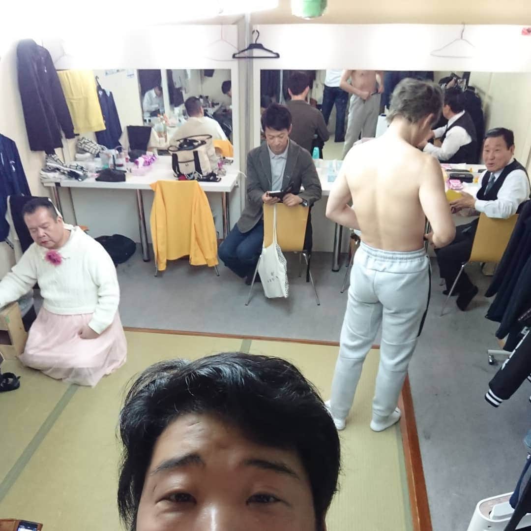 安尾信乃助のインスタグラム：「今週は、30日まで祇園花月で新喜劇。 吉田裕君リーダーです。  #吉田裕#リーダー#よしもと新喜劇#吉本新喜劇#安尾信乃助#」