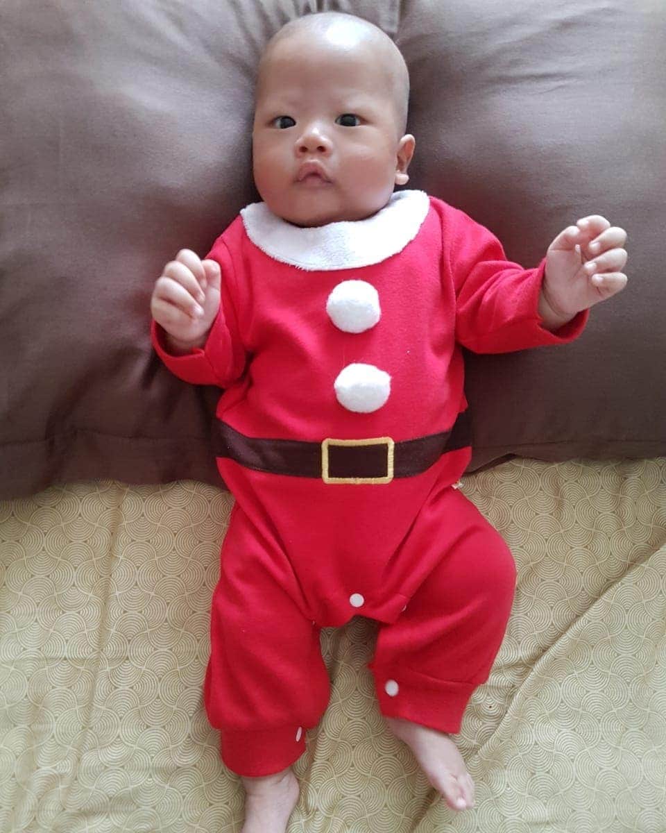 デビー・スサントのインスタグラム：「Merry xmast 🎅💖🥰 #mikhaelkayanadaya」