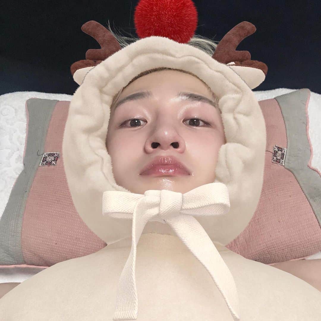 IN2ITさんのインスタグラム写真 - (IN2ITInstagram)「[ #인표 ]’LOG🧚🏻‍♂️ ㅤㅤ  Merry Christmas🎄 즐거운 크리스마스 보내세요🎊  #인투잇 #인투유 #인표  #IN2IT #IN2U #INPYO #크리스마스 #루돌프 #산타 #선물 #눈물없이살았습니다」12月25日 15時10分 - official_in2it