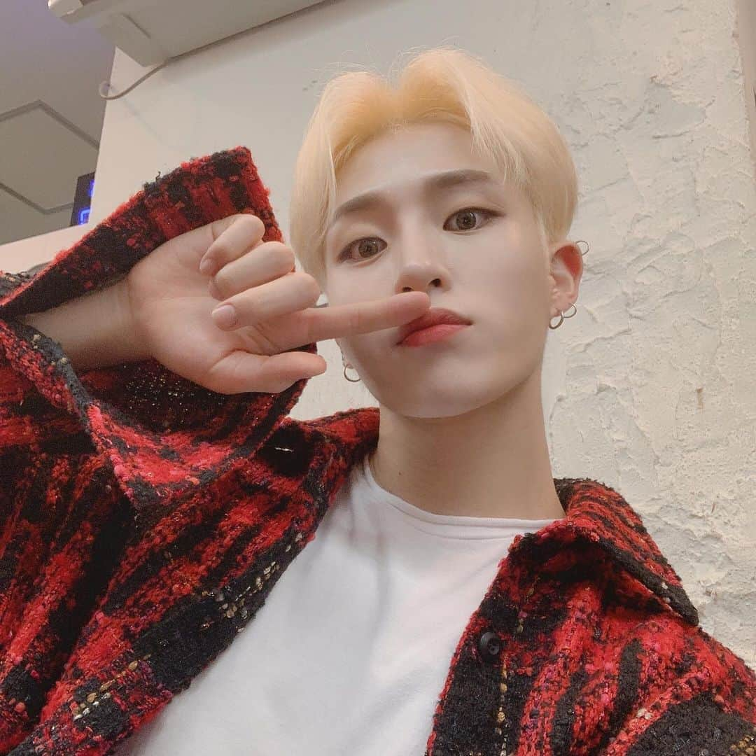 IN2ITさんのインスタグラム写真 - (IN2ITInstagram)「[ #인표 ]’LOG🧚🏻‍♂️ ㅤㅤ  Merry Christmas🎄 즐거운 크리스마스 보내세요🎊  #인투잇 #인투유 #인표  #IN2IT #IN2U #INPYO #크리스마스 #루돌프 #산타 #선물 #눈물없이살았습니다」12月25日 15時10分 - official_in2it