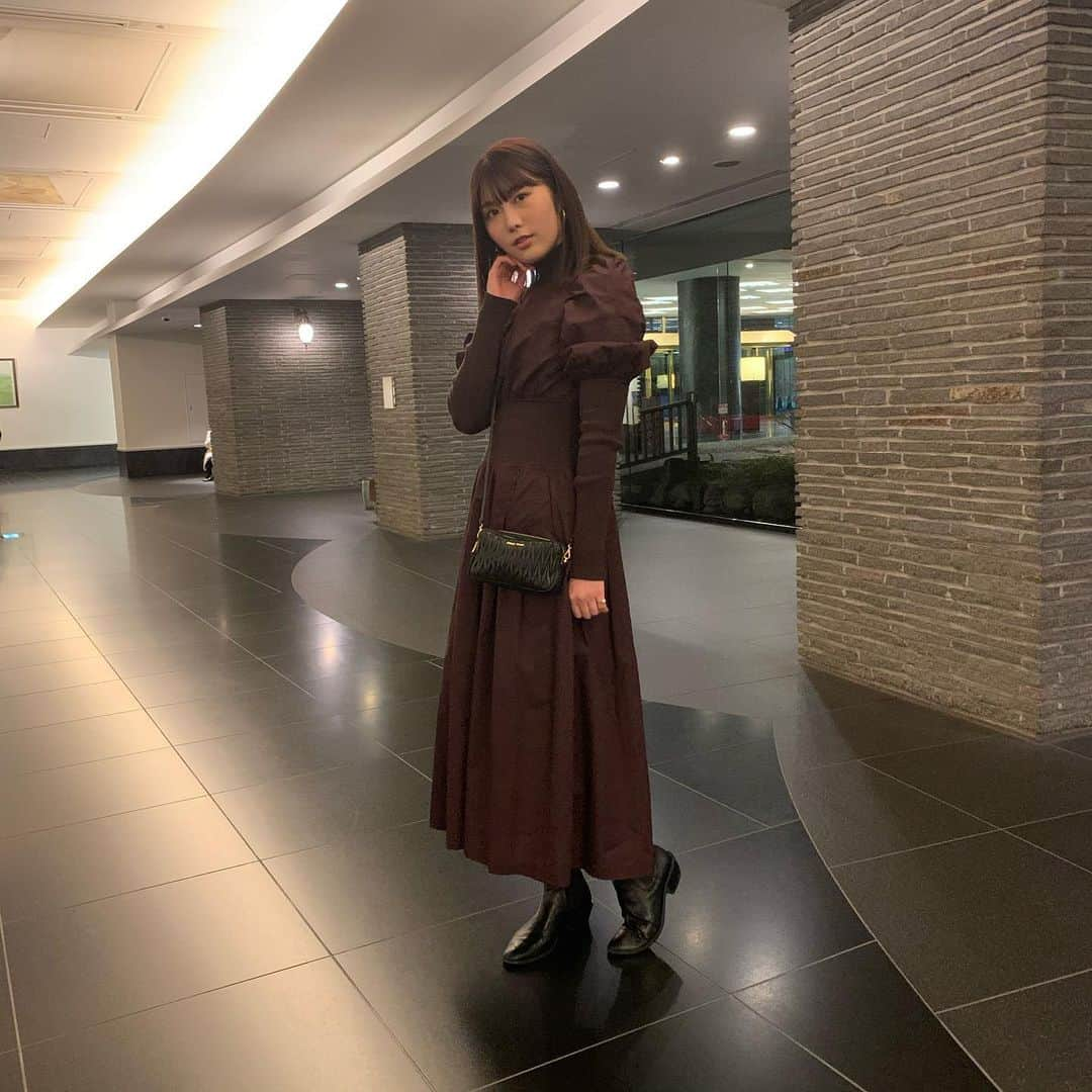 横島亜衿さんのインスタグラム写真 - (横島亜衿Instagram)「. 昨日はクリスマスイブという事で 素敵な夜ご飯を食べに行ったので綺麗目ワンピースを☺︎ . one piece @snidel_official  bag @miumiu  shose @maisondereefur . . #クリスマス　#クリスマスディナー　#ootd」12月25日 15時08分 - _aeri_yokoshima