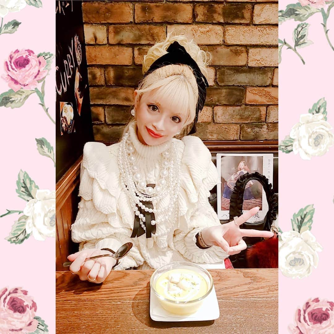 白咲姫香さんのインスタグラム写真 - (白咲姫香Instagram)「ハプスブルク展の後にお食事♡♡♡♡♡♡♡♡スケジュール♡♡♡♡♡♡♡♡♡【オープンイベント】 12月7日浜松コンクルーズ 12月22日埼玉Hotel Hetitageディナーショー 12月23日久米川パブヒーロー ♡♡♡♡♡♡ .【歌芸夢者】 12月2日(月)10日(火)20日(土金)27日(金)♡♡♡♡♡♡ ♡♡♡♡♡♡【 CROKET MIMICTOKYO】12月4日(水) ♡♡♡♡♡ ♡♡♡ ♡♡♡♡ . ..#お姫様#princess#白咲姫香 #makeup #メイク #タレント #make #ツリー #makeup #お洒落 するの大好き #コーデ #hairstyle #りぼん #プリンセス #高級 #hair #modelsearch #コスメ#イタリアン #CHANEL #Lolita#フレンチ  #クリスマス#Xmas#シンデレラ #ribbon #ハプスブルク展 #夜景 #グルメ #料理」12月25日 15時30分 - himeka_shirosaki