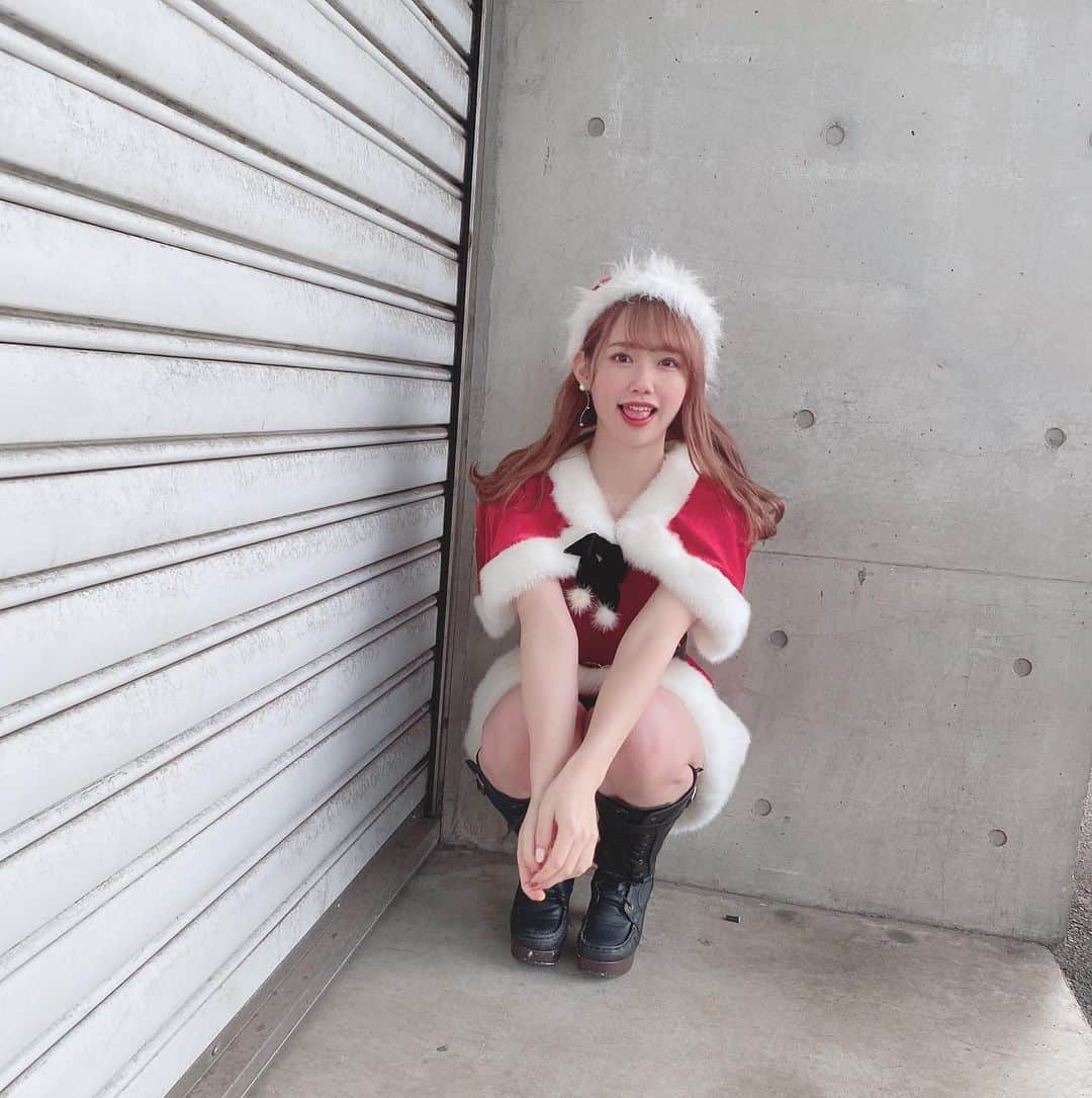 服部有菜さんのインスタグラム写真 - (服部有菜Instagram)「Merry Christmas...🎅🏻🎄🎁 . . #christmas #クリスマス  #サンタ #サンタコス」12月25日 15時34分 - yuna__0330.48