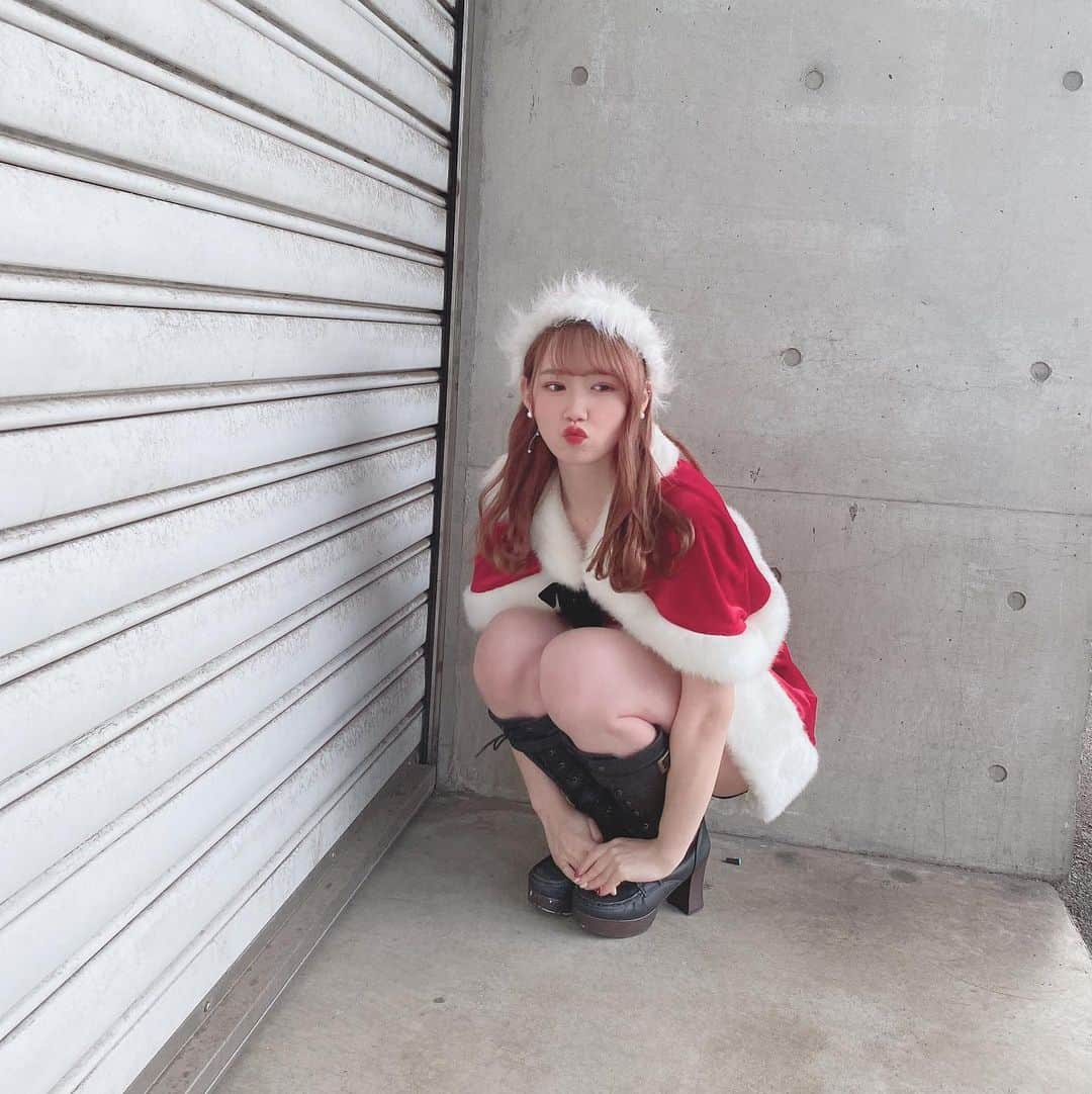 服部有菜さんのインスタグラム写真 - (服部有菜Instagram)「Merry Christmas...🎅🏻🎄🎁 . . #christmas #クリスマス  #サンタ #サンタコス」12月25日 15時34分 - yuna__0330.48