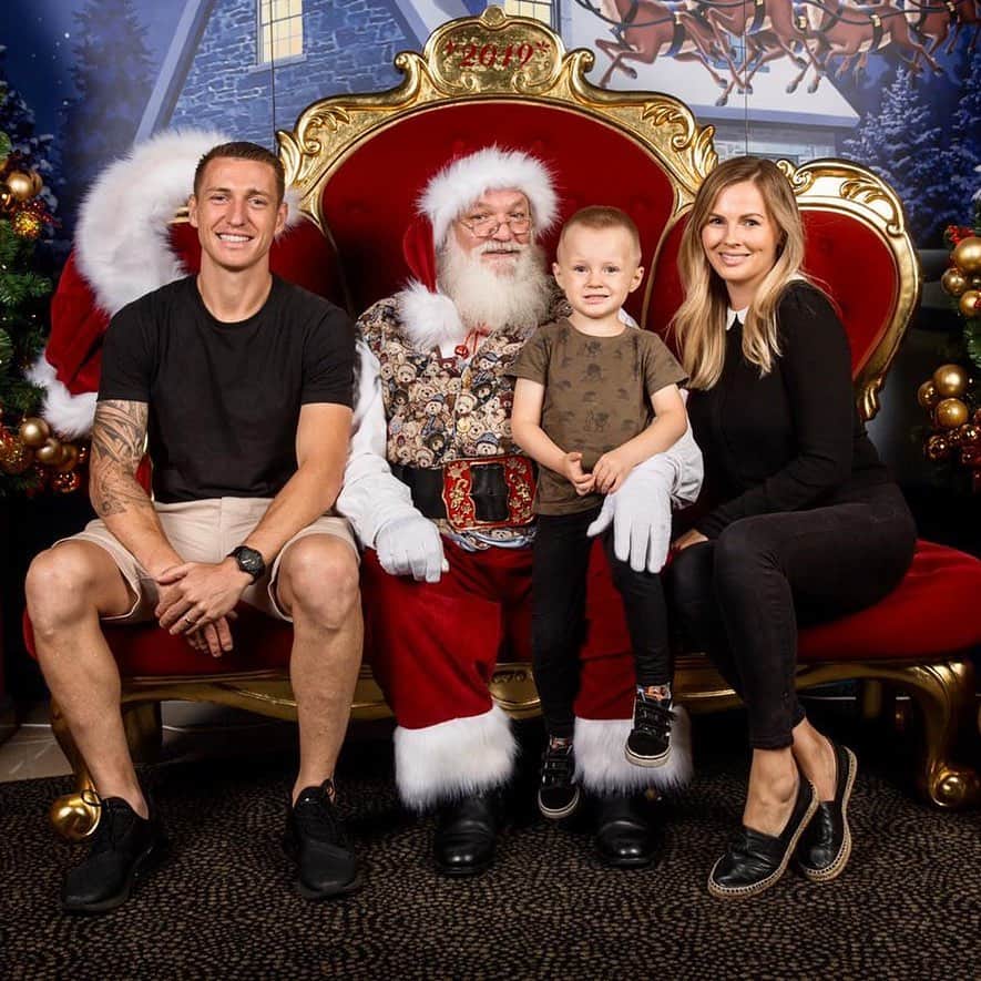 ミッチェル・デュークのインスタグラム：「Merry Christmas everyone hope you all had a great day with All your loved ones ❤️🎅🏼🎁」
