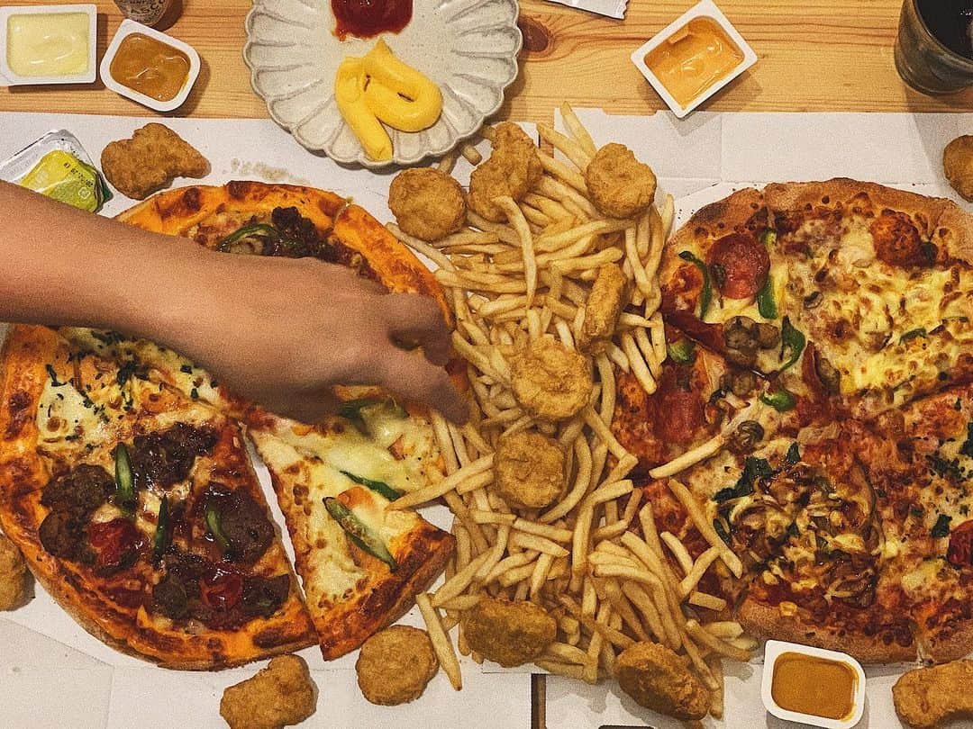 山川就史のインスタグラム：「happy merry christmas🎄  #jj #tbt #tflers  #pizza #potato #nugget #party #instagood  #christmas #2019」