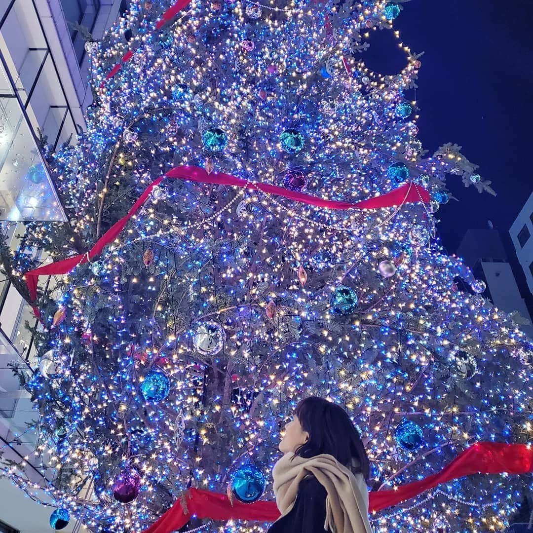 松井愛莉さんのインスタグラム写真 - (松井愛莉Instagram)「Merry Christmas🎄 イルミネーションが綺麗な季節ですね。 Galaxyならナイトモードはもちろん、 通常モードでも綺麗にイルミネーションとの写真が撮れます！  2枚目がナイトモードで撮った写真です📸♥️ #クリスマス #GalaxyNote10＋ #GalaxyNote10plus #Ambassador #TeamGalaxy #Aoyama」12月25日 16時26分 - airi1226_official