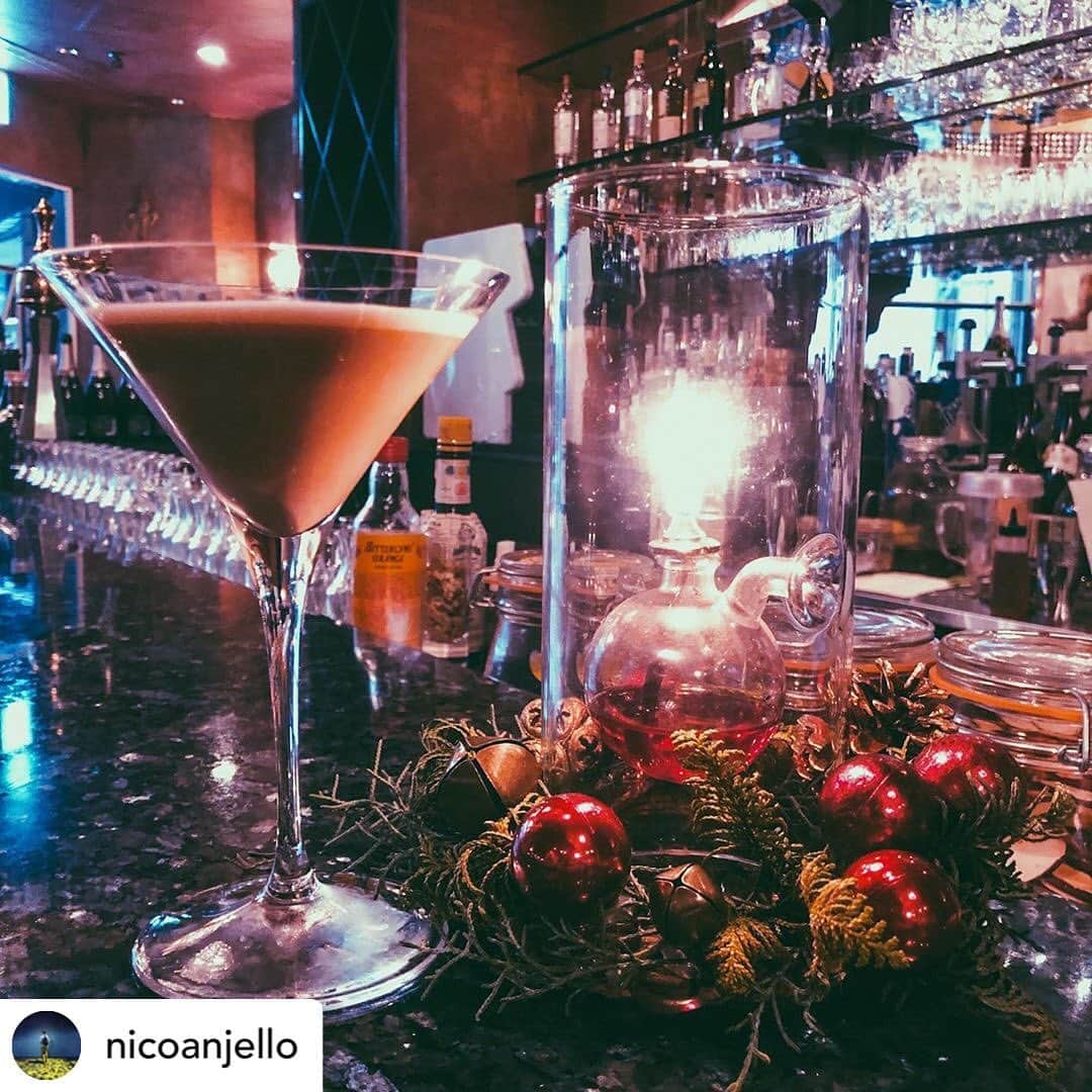 のインスタグラム：「Wishing you all a very Merry Christmas from our team here at Tableaux Brasserie⛄️🎄🎅🏼🎁🎉#christmas#holidays#itsbeginningtolookalotlikechristmas#merrychristmas#happy#presents#tokyo#daikanyama#cocktails#seasonal#frenchfood#restaurant#hospitality#タブローズ#tokyofoodie#food」
