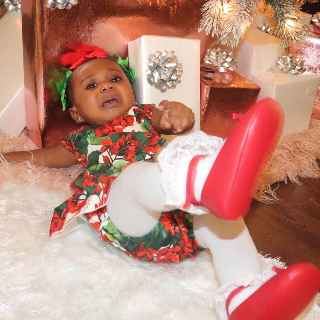 Lira Mercerさんのインスタグラム写真 - (Lira MercerInstagram)「Mood 😭 Merry Christmas everyone!! 🎄 Can’t wait until baby girl wakes ! It’s all about her 🎁🎁 #BabyKsFirstChristmas」12月25日 16時35分 - lira_galore