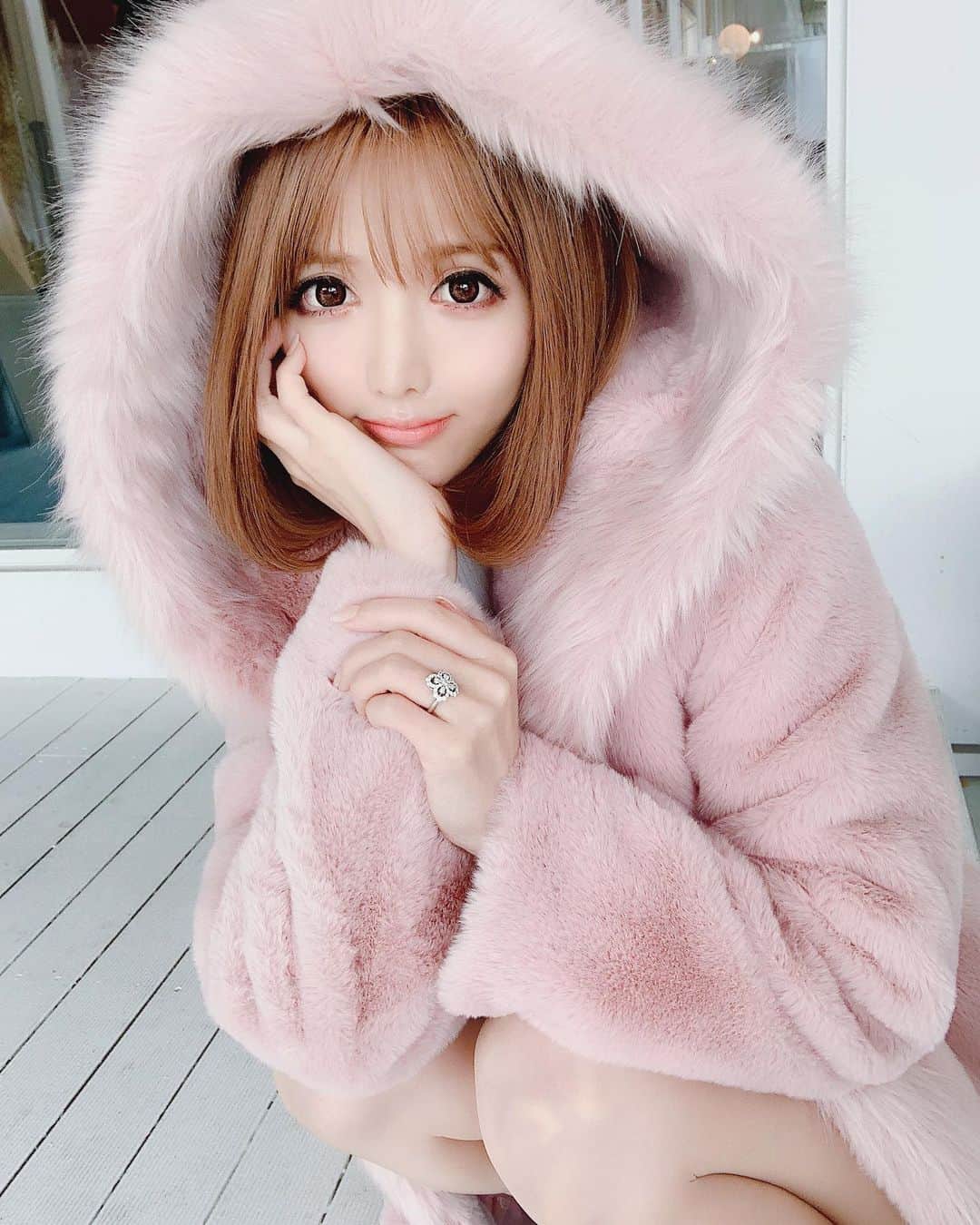 ラメ入りのふわふわファーが可愛すぎるファーショートコート