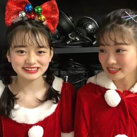ニコ☆プチのインスタグラム：「めりくりー🎄﻿ ﻿ みんなのおうちに、サンタさんは来た？🎅﻿ ﻿ ﻿ ﻿ #ニコプチ﻿ #丸山真亜弥﻿ #高比良由菜﻿ #メリークリスマス﻿ #クリスマス﻿ #サンタコス」