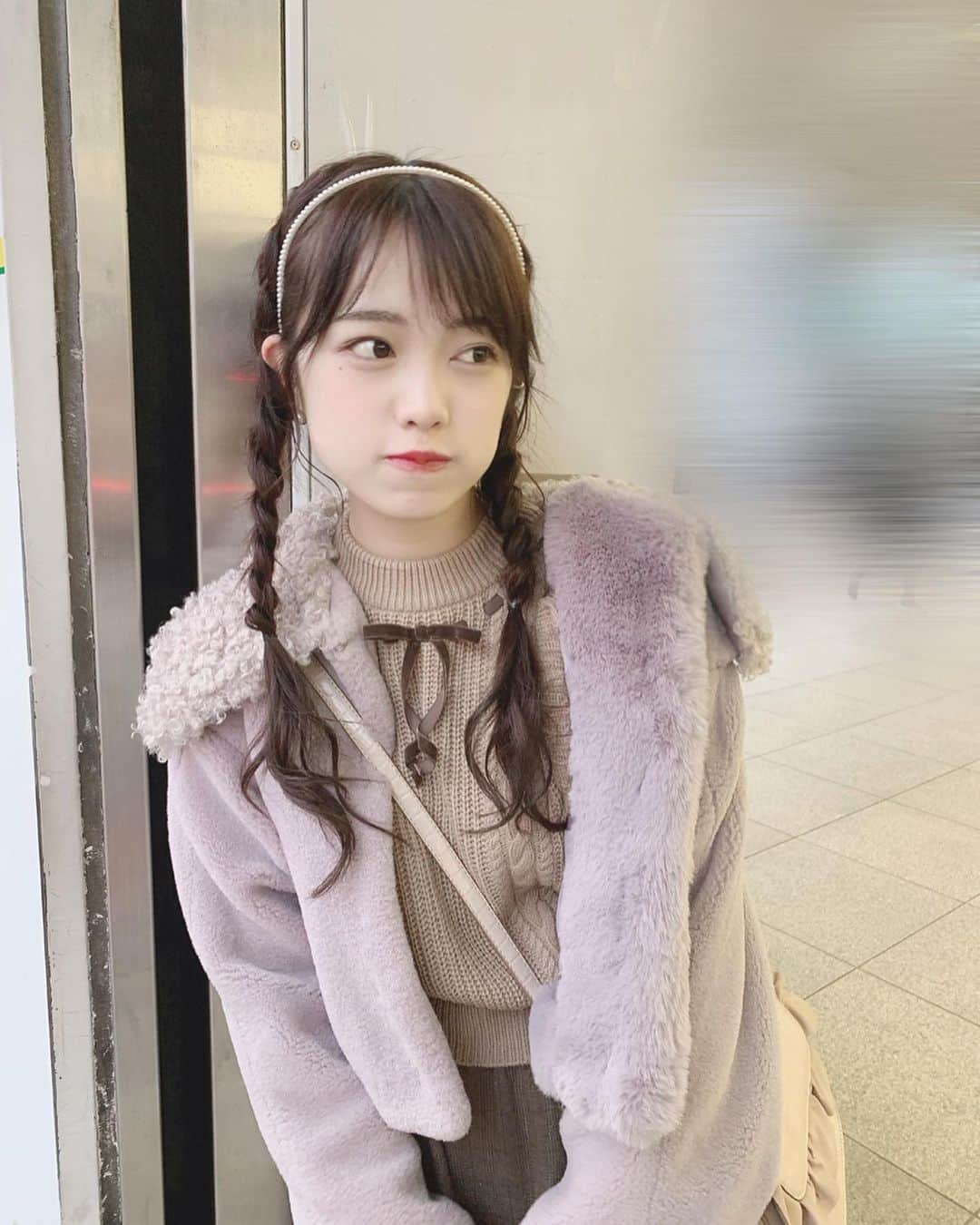 森みはるさんのインスタグラム写真 - (森みはるInstagram)「なんとなく街ゆく人々に、これからデートに行く子なのかな〜と思われたくて それっぽい服装で仕事に向かったクリスマスイヴでした🎅🏻🎄」12月25日 17時05分 - miharu_mori