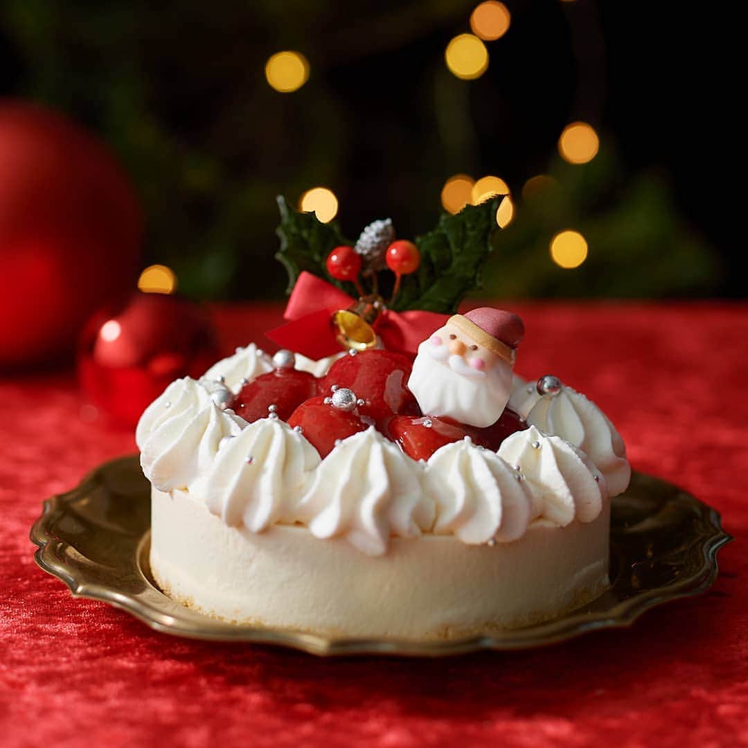 のインスタグラム：「今日はクリスマスですね🎅🎄🎶﻿ いかがお過ごしですか？﻿ ルタオのクリスマスケーキで楽しい時間をお過ごしいただければ幸いです😊💗﻿ ﻿ #ルタオ#ペールノエル#ケーキ大好き#クリスマスケーキ#クリスマスパーティー#サンタ#メリクリ#楽しい時間#letao#xmascake#christmascake#christmas2019🎄」