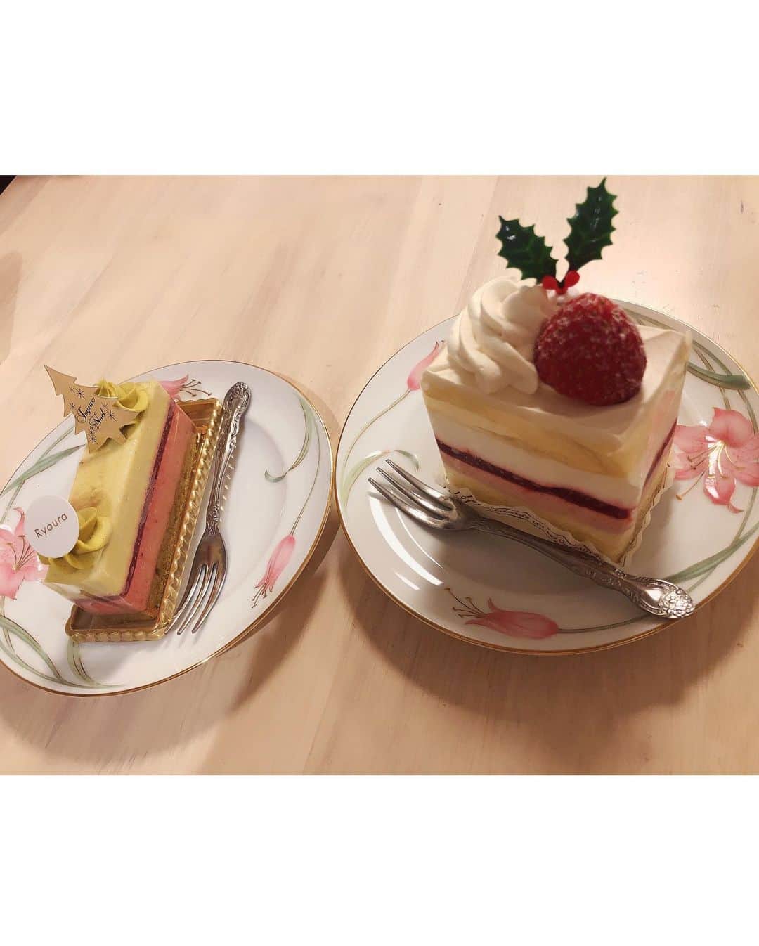 尾崎ナナさんのインスタグラム写真 - (尾崎ナナInstagram)「メリークリスマス🎄🎁🎅💓 ブロックのおもちゃ、良かったね🥰 来年からは息子もケーキ食べれるし、ホールケーキにしたいな🎂💓 #クリスマスプレゼント  #今日でクリスマス終わり寂しいな #素敵なクリスマスを❤️」12月25日 17時09分 - nana._.ozaki