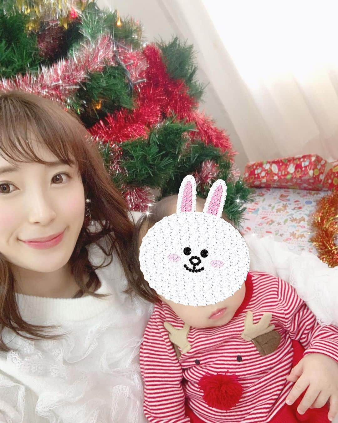 小林真由さんのインスタグラム写真 - (小林真由Instagram)「⋆﻿ ⋆﻿ Merry christmas🎄✨﻿ お昼は子供達がたくさん集まって クリスマス会でした🎁  素敵なクリスマスをお過ごし下さい🎅🏻💕﻿ ﻿ #メリークリスマス #クリスマス #クリスマス会 #パーティ #ママライフ #女の子ママ #1歳 #コーデ #ママコーデ」12月25日 17時15分 - mayukobayashii